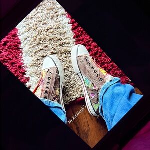 can somebody please find these ed hardy shoes for me please